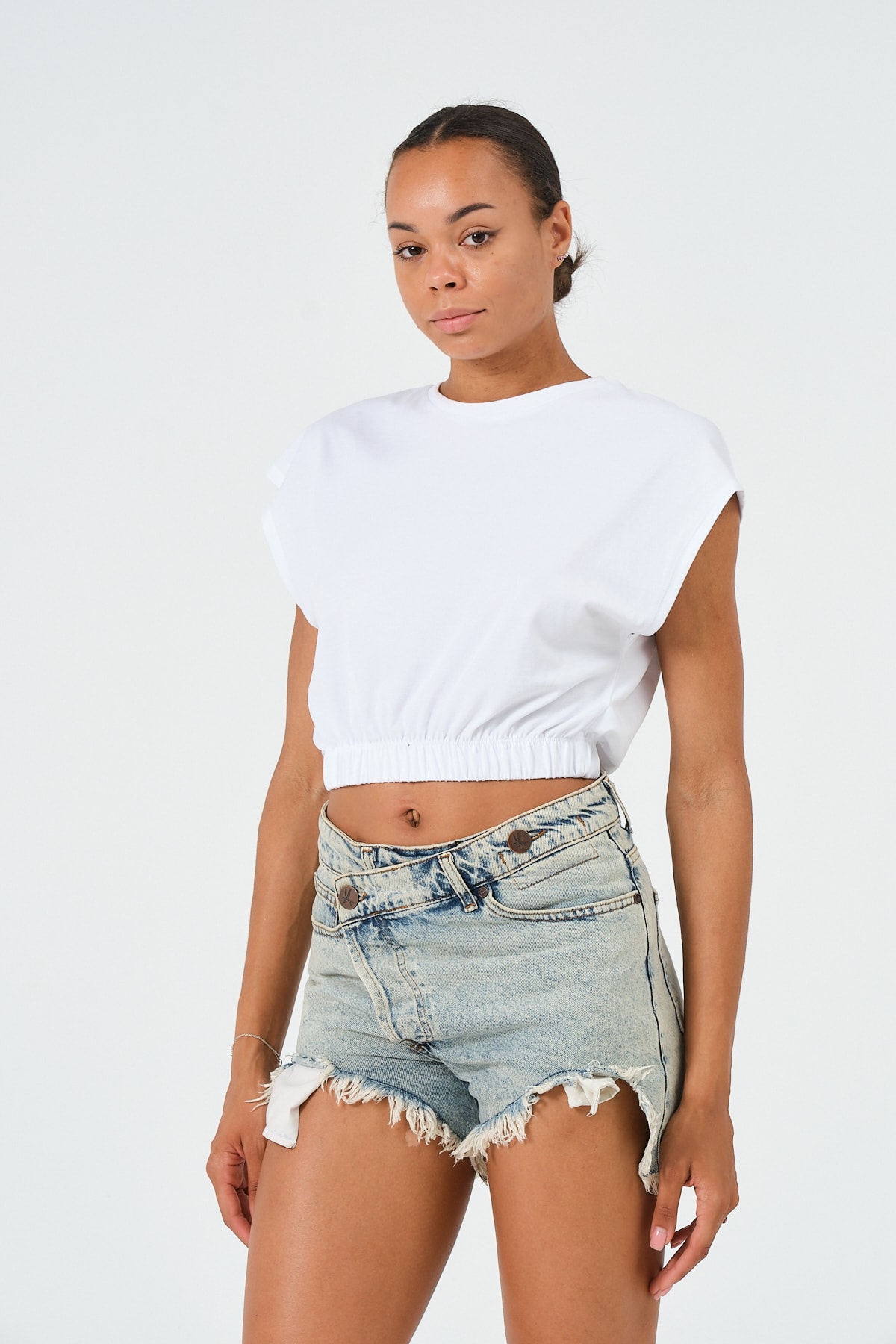 Kadın Siyah Beli Lastikli Crop Kolsuz T-Shirt