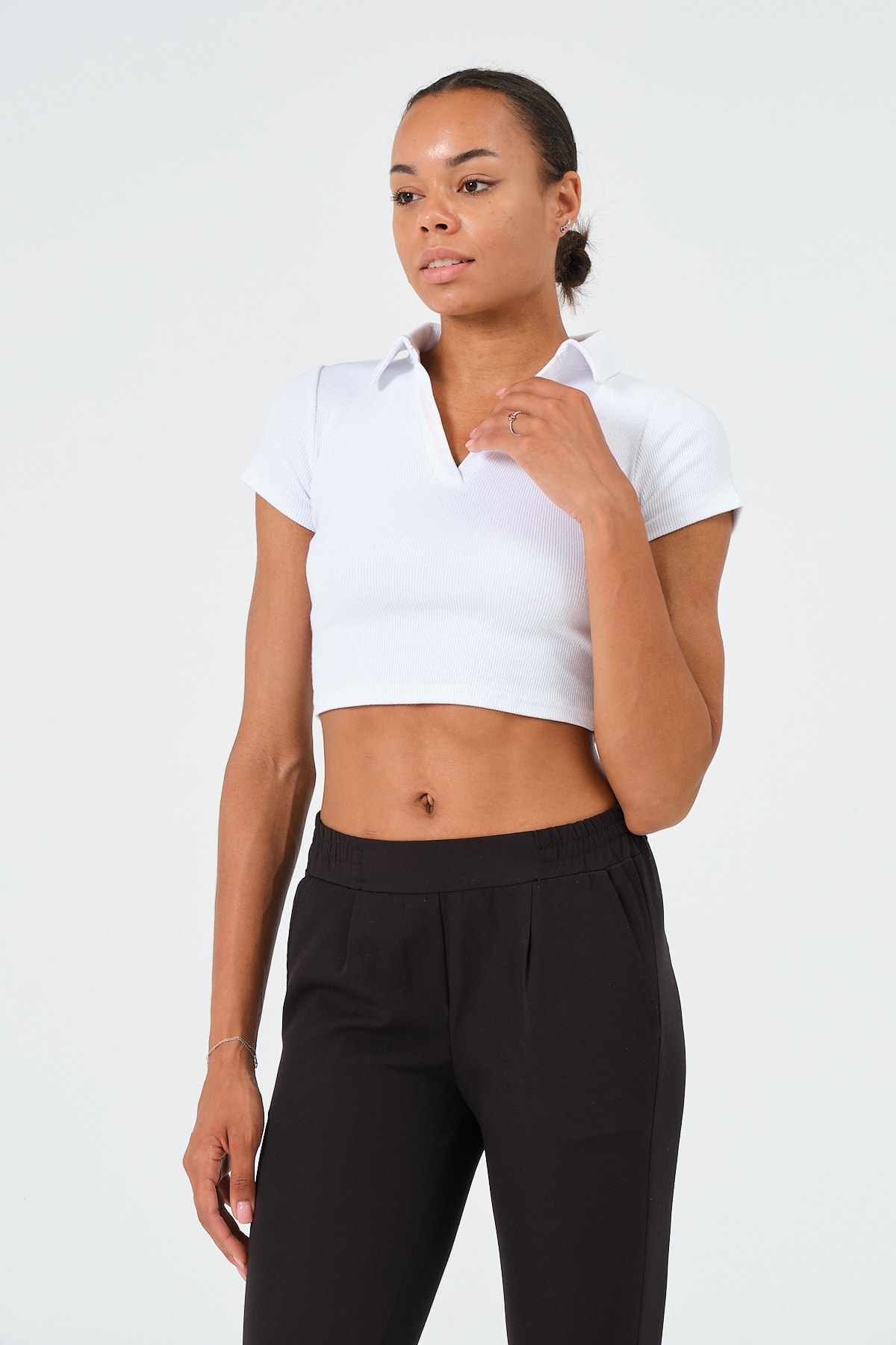 Kadın Beyaz Polo Yaka Kısa Kollu Crop T-Shirt