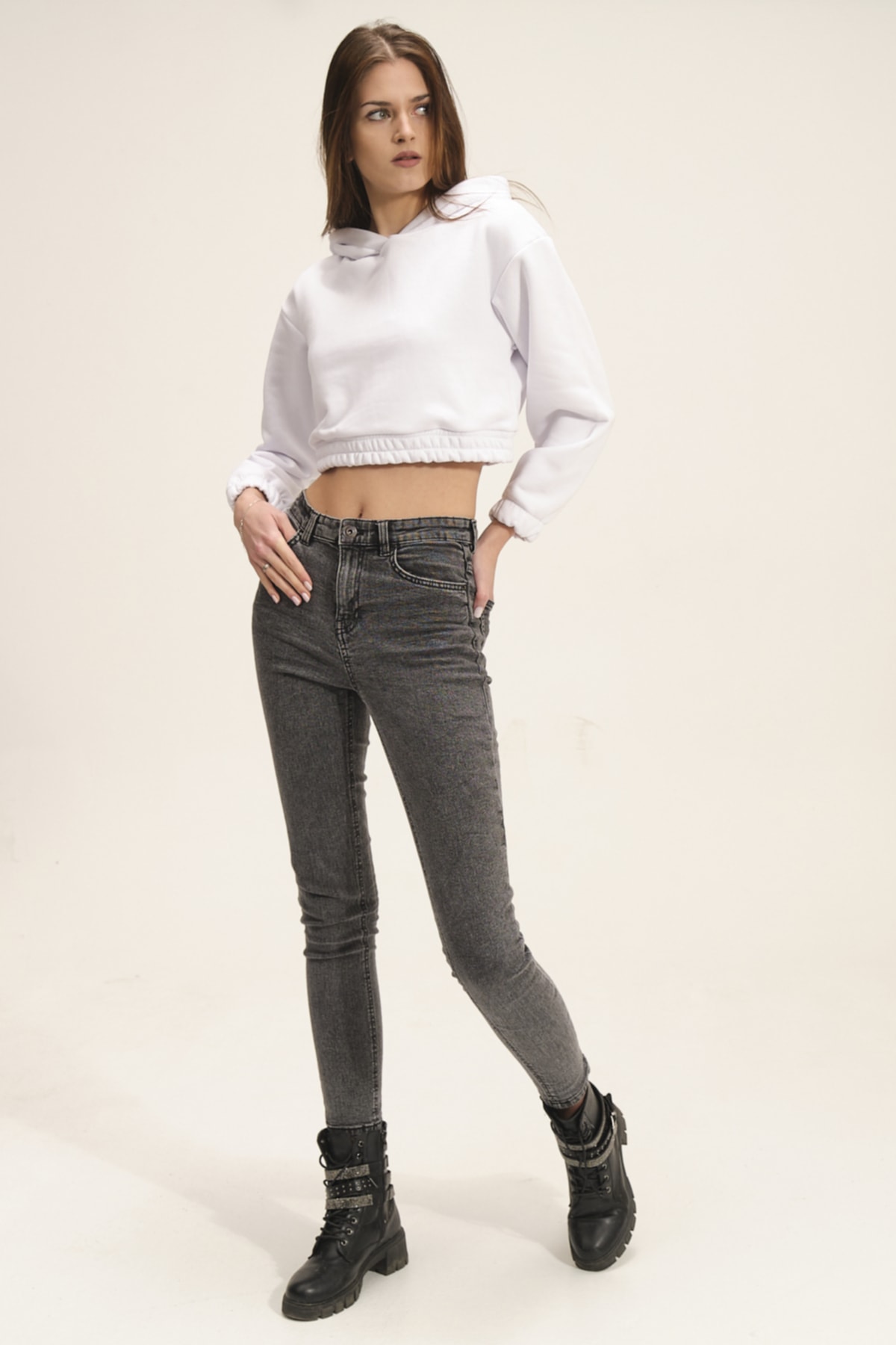 Kadın Beyaz Kapüşonlu Içi Polarlı Crop Sweatshirt