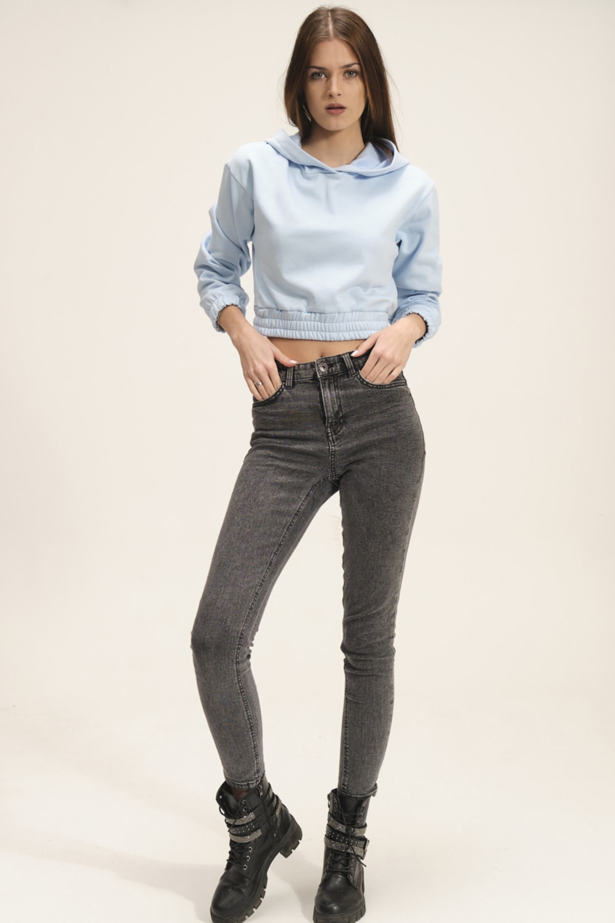 Kadın Beyaz Kapüşonlu Içi Polarlı Crop Sweatshirt