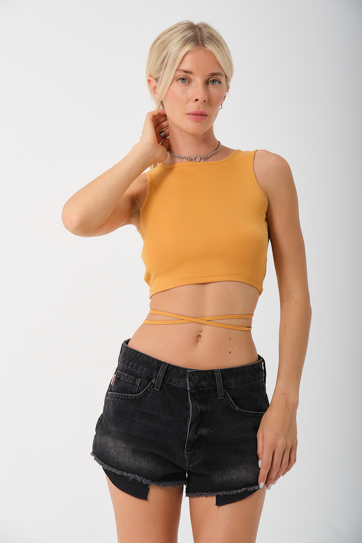 Kadın Siyah Sırtı Açık Çapraz Bağlamalı Crop Top Bluz
