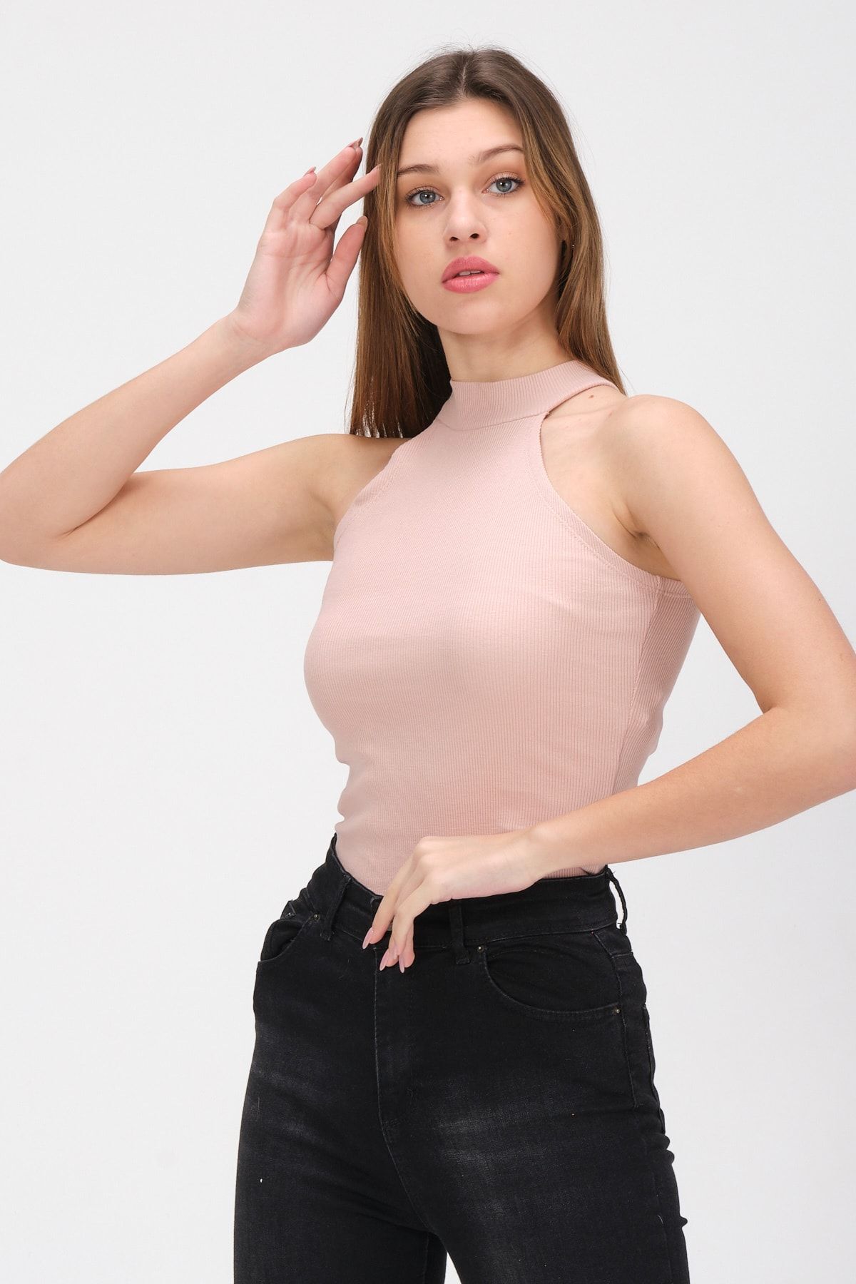 Kadın Bej Dik Yaka Kolsuz Bluz