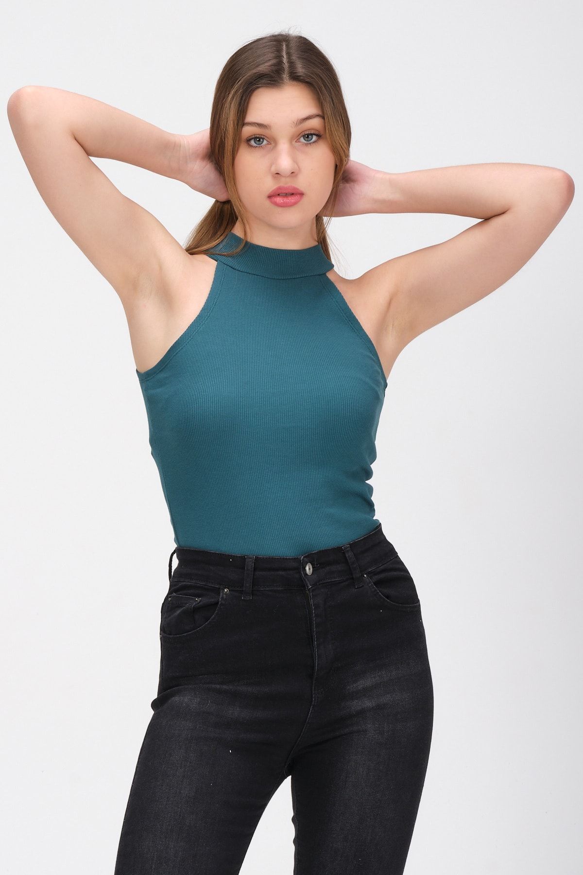 Kadın Bej Dik Yaka Kolsuz Bluz