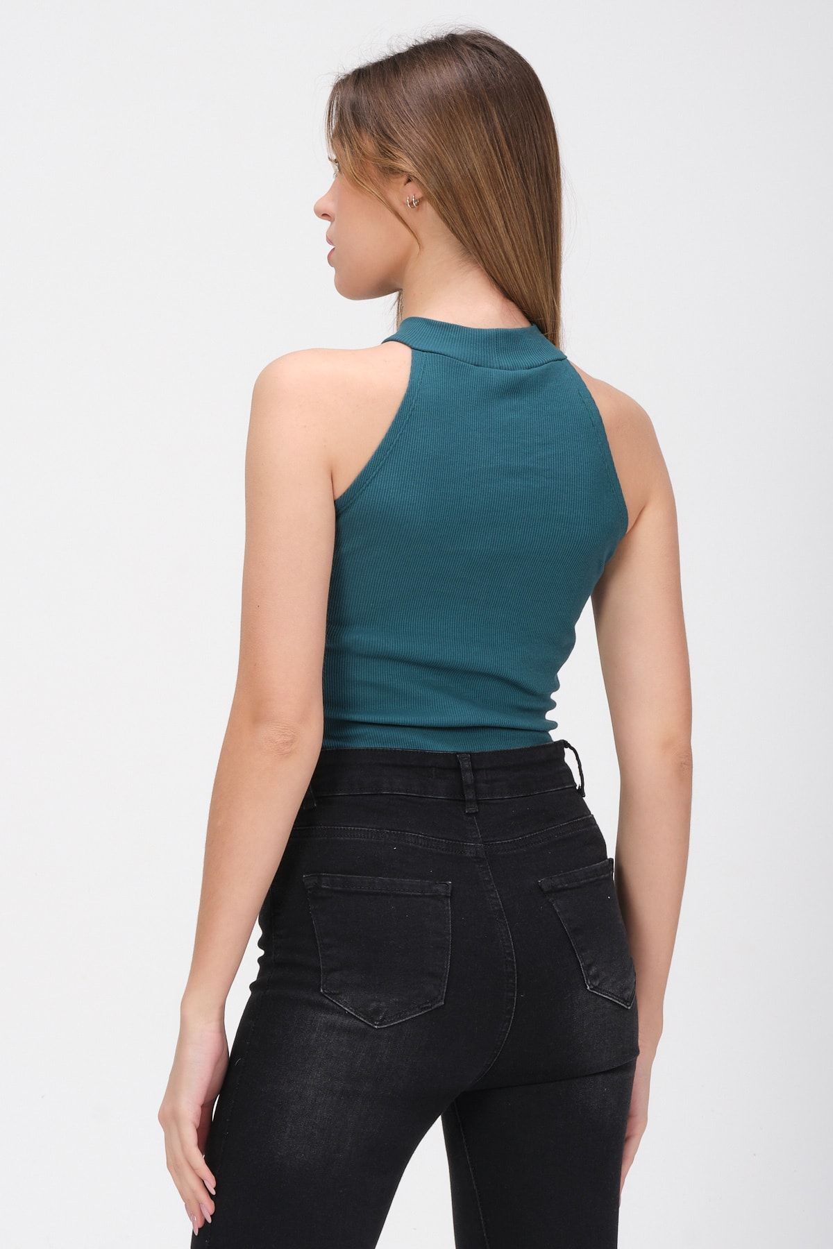 Kadın Bej Dik Yaka Kolsuz Bluz