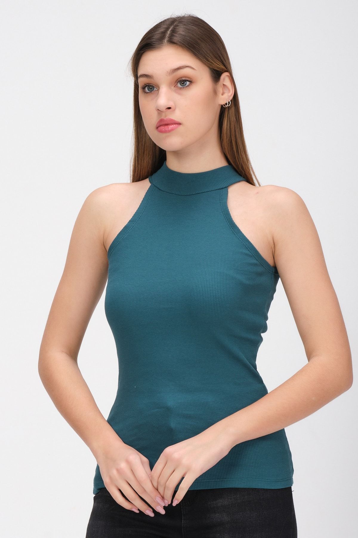 Kadın Bej Dik Yaka Kolsuz Bluz