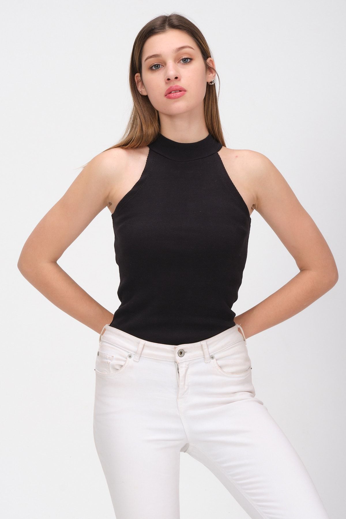 Kadın Bej Dik Yaka Kolsuz Bluz