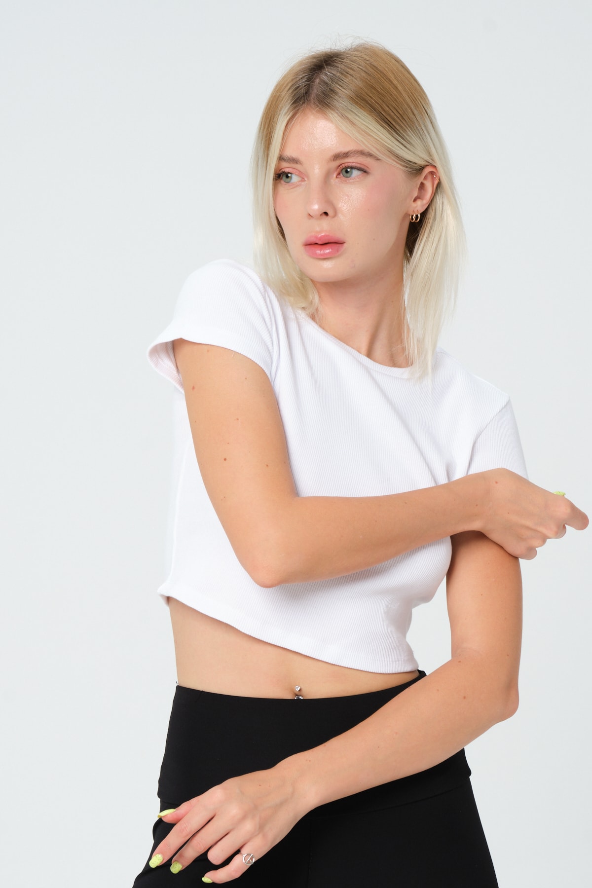 Kadın Bej Bisiklet Yaka Kısa Kollu Crop Basic Bluz