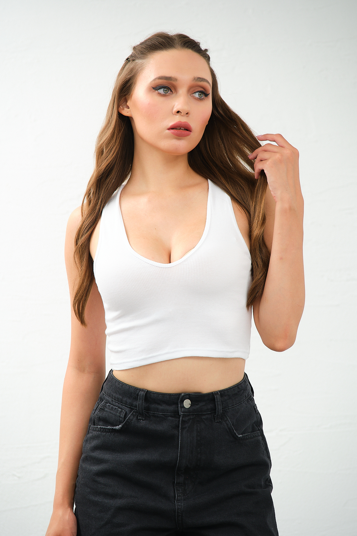 Kadın Beyaz Derin Göğüs Dekolteli Şık Crop Top Bluz