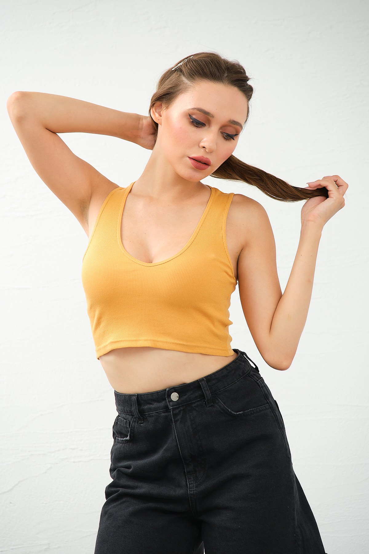 Kadın Beyaz Derin Göğüs Dekolteli Şık Crop Top Bluz