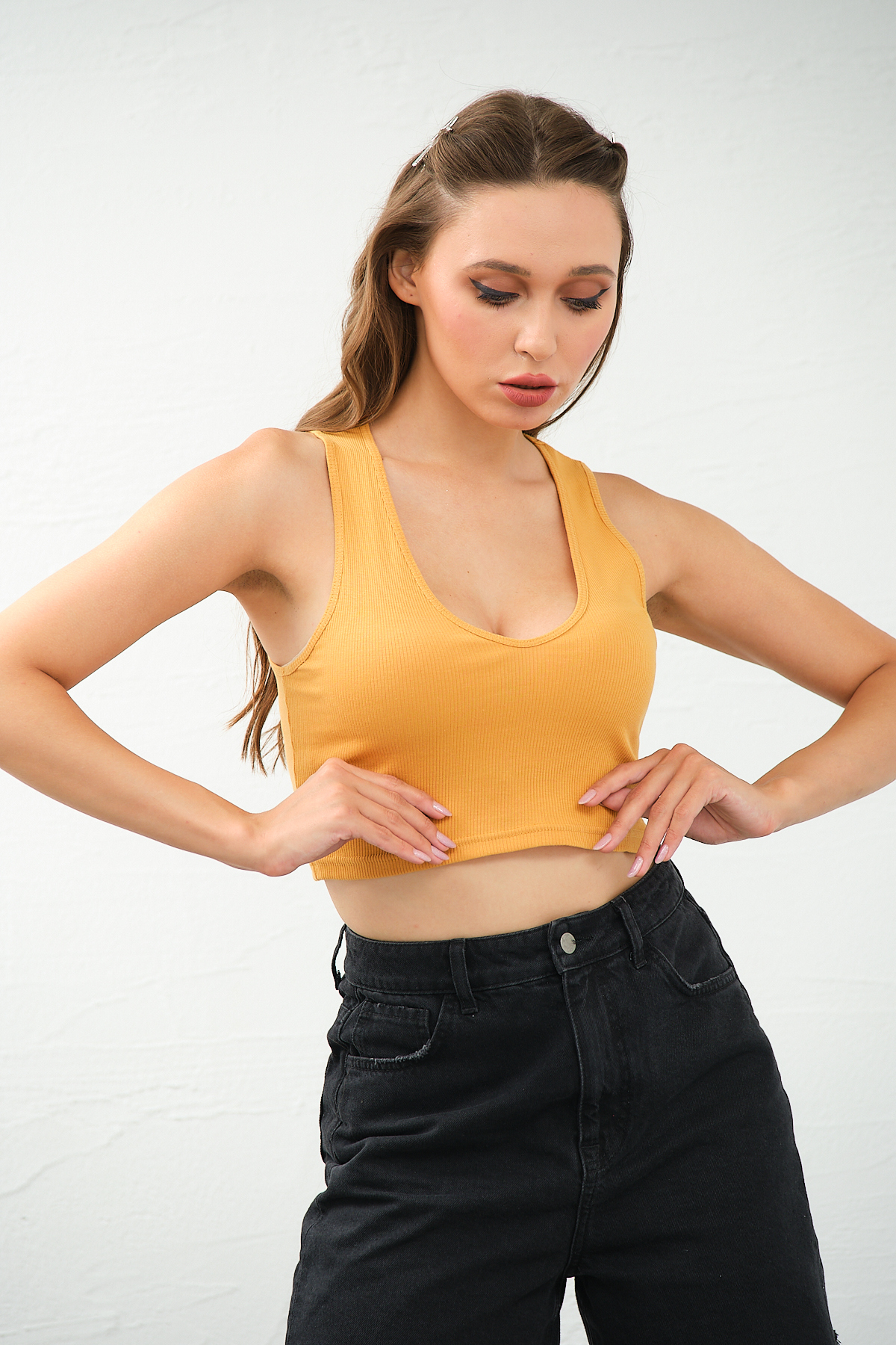 Kadın Beyaz Derin Göğüs Dekolteli Şık Crop Top Bluz