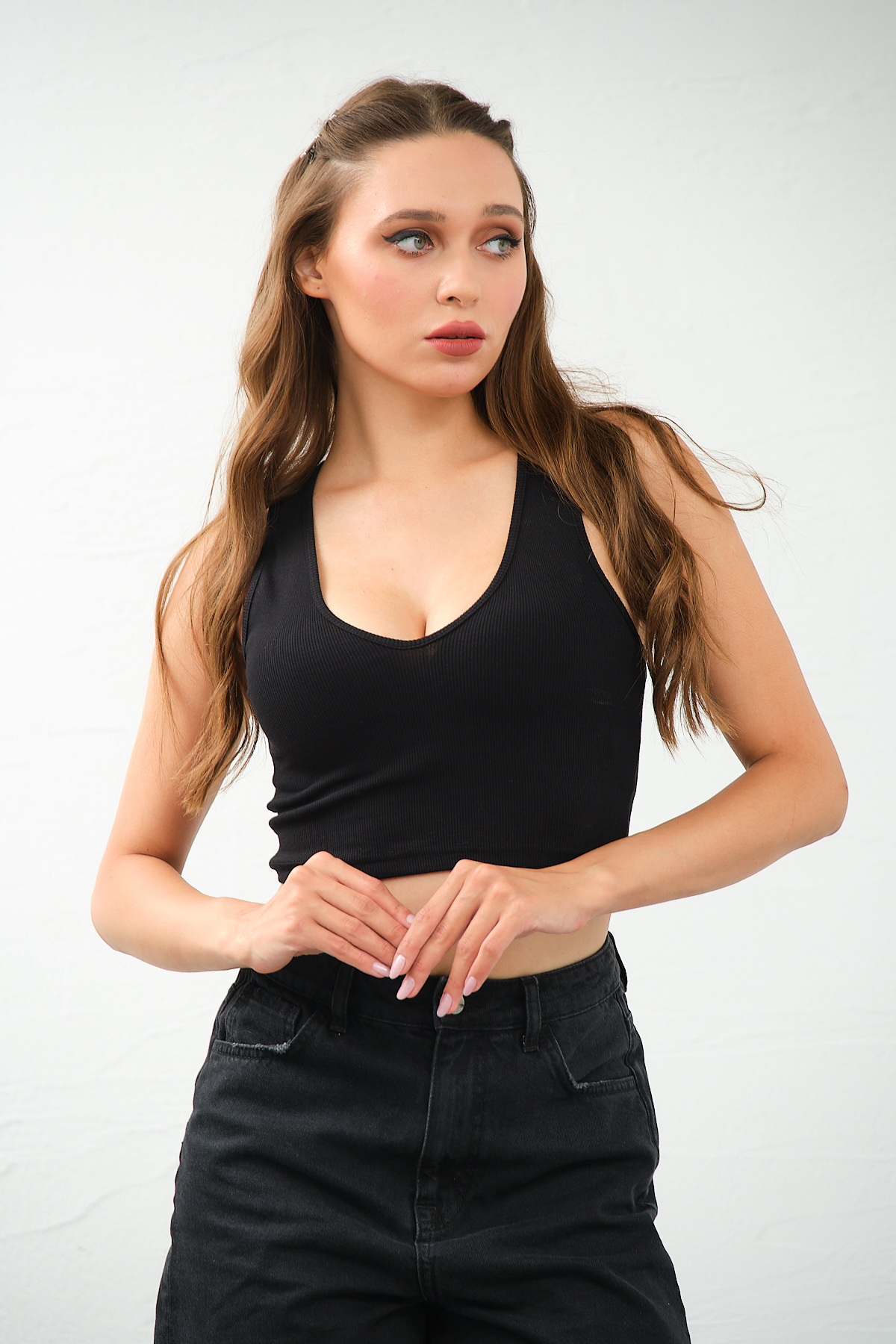 Kadın Beyaz Derin Göğüs Dekolteli Şık Crop Top Bluz