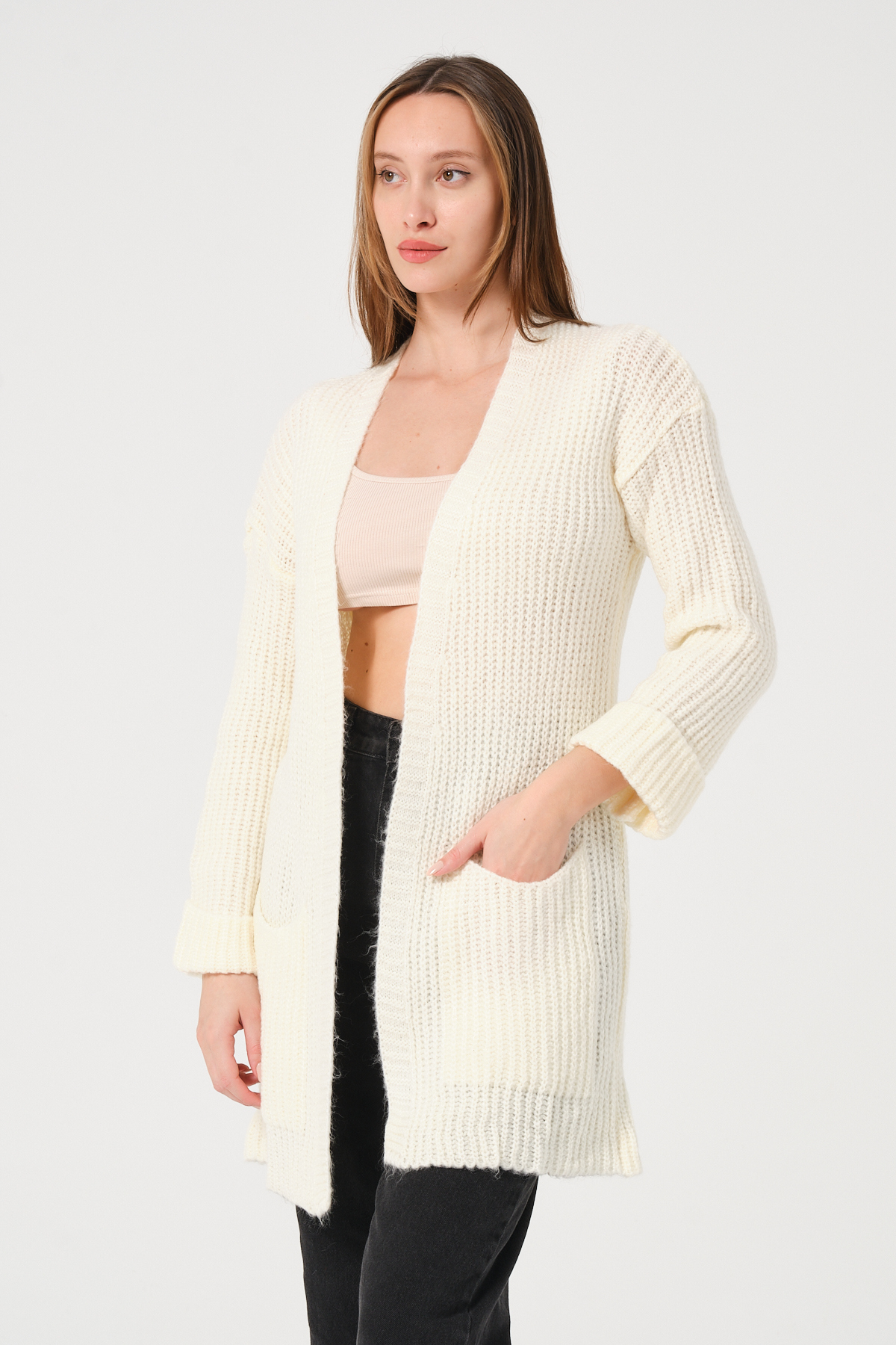 KadınEkru Yandan Cepli Kalın Örgü Uzun Triko Hırka