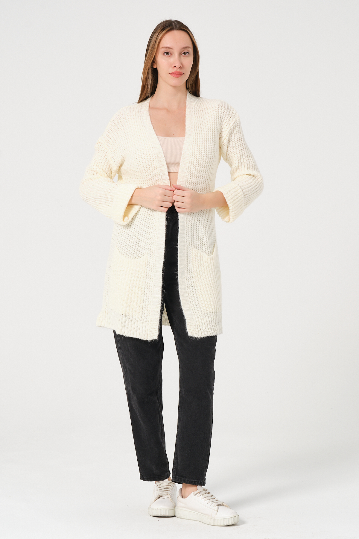 KadınEkru Yandan Cepli Kalın Örgü Uzun Triko Hırka