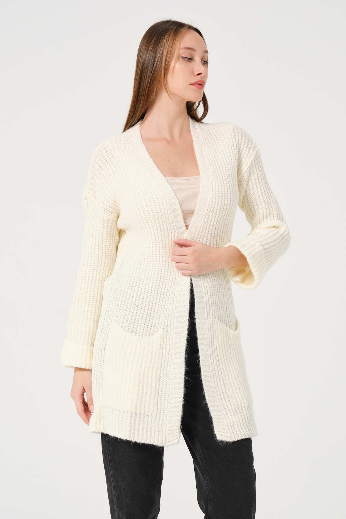 KadınEkru Yandan Cepli Kalın Örgü Uzun Triko Hırka