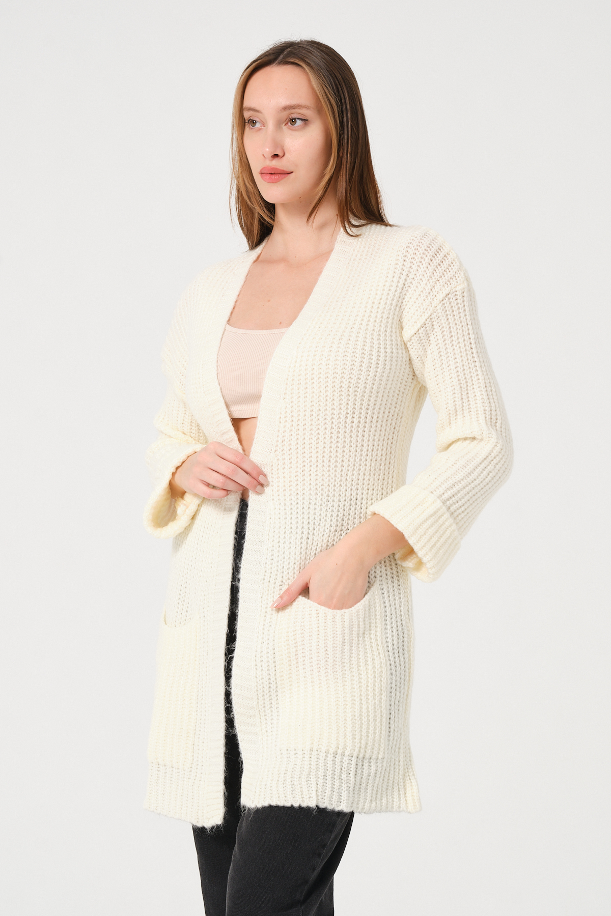 KadınEkru Yandan Cepli Kalın Örgü Uzun Triko Hırka