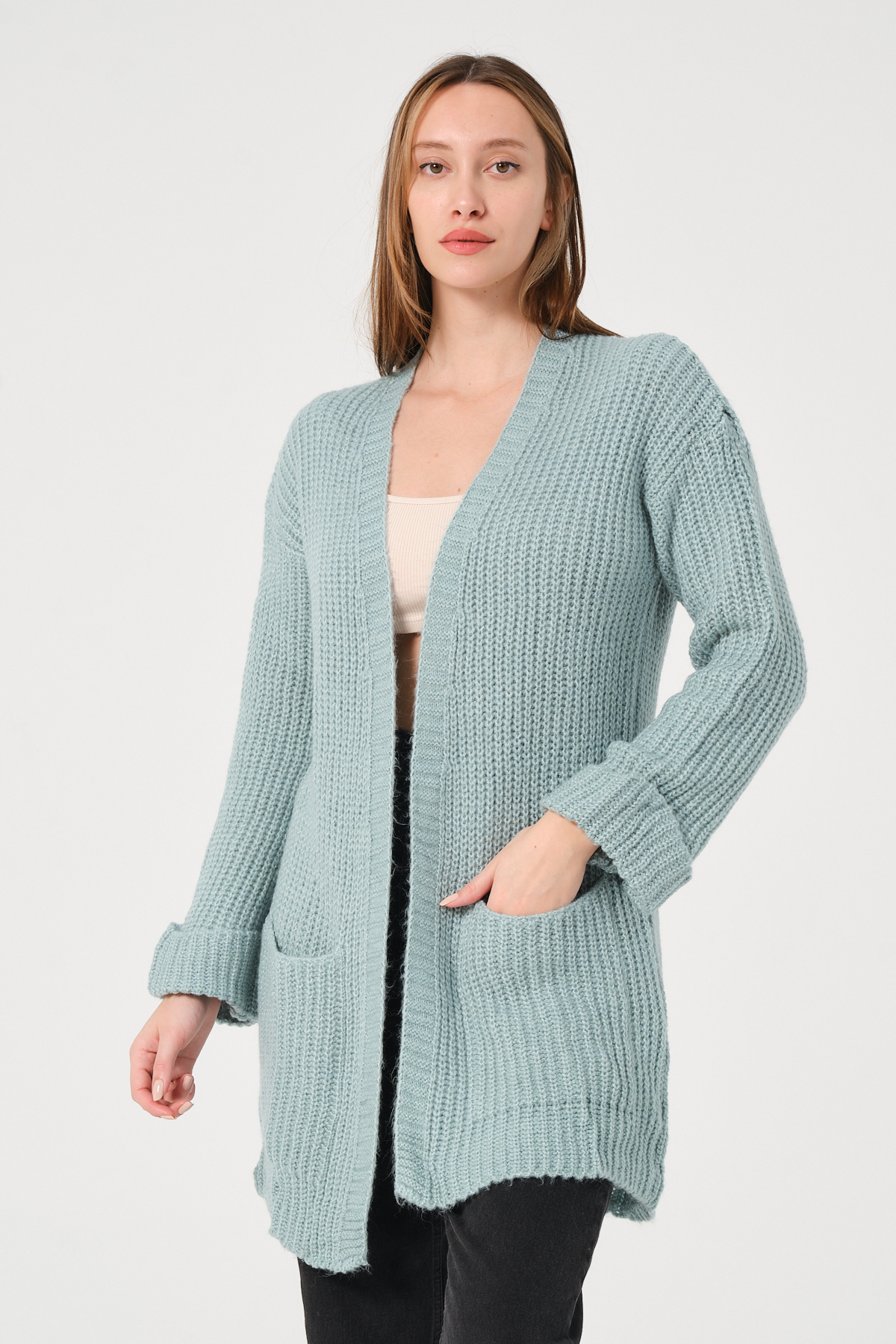 KadınEkru Yandan Cepli Kalın Örgü Uzun Triko Hırka