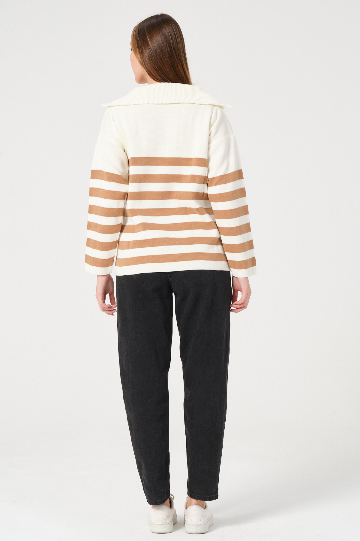 Kadın Kahverengi Ekru Çizgili Yakası Fermuarlı Rahat Kalıp Triko Kazak