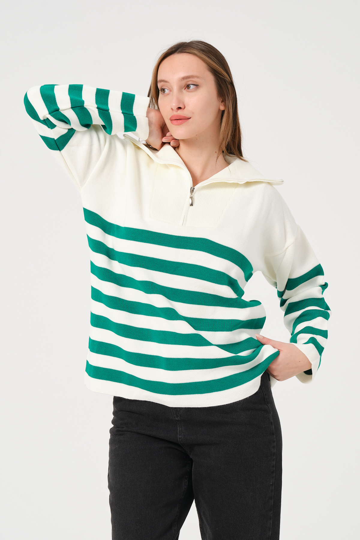 Kadın Kahverengi Ekru Çizgili Yakası Fermuarlı Rahat Kalıp Triko Kazak