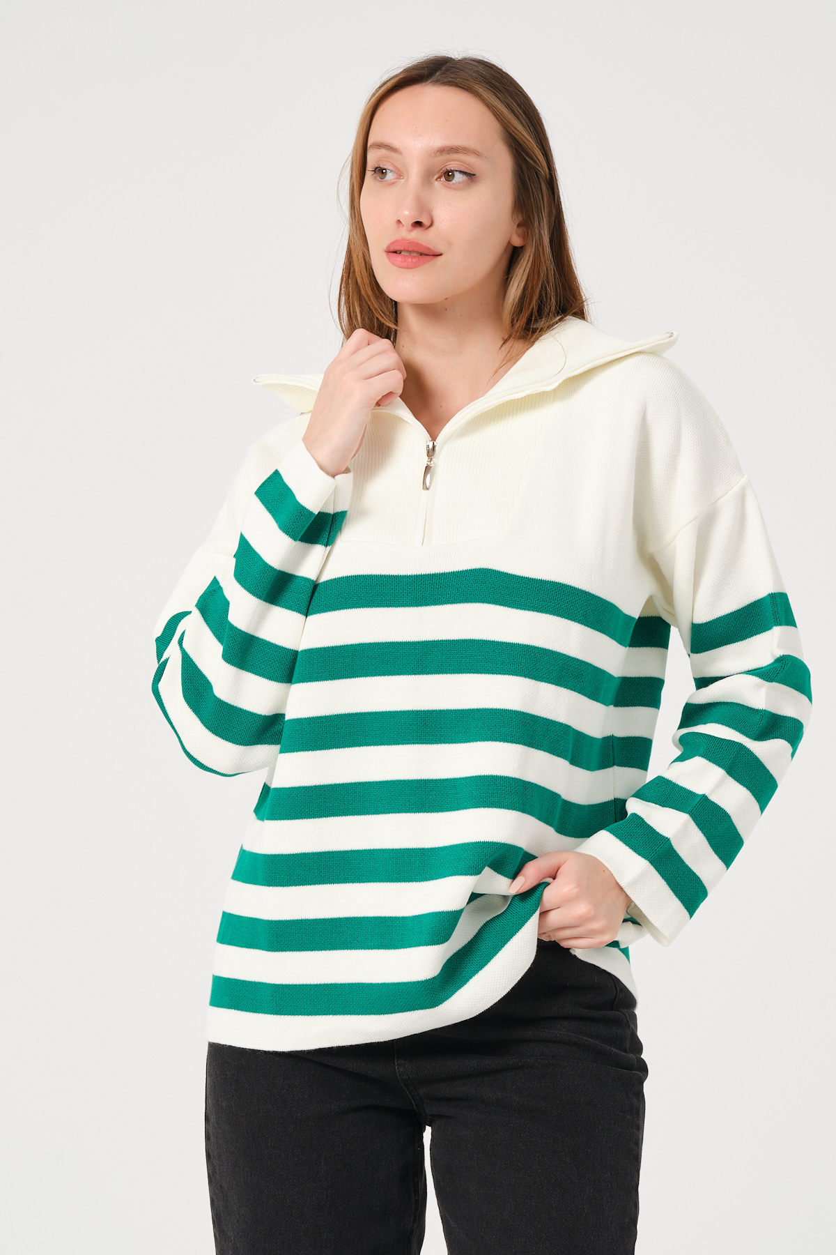 Kadın Kahverengi Ekru Çizgili Yakası Fermuarlı Rahat Kalıp Triko Kazak