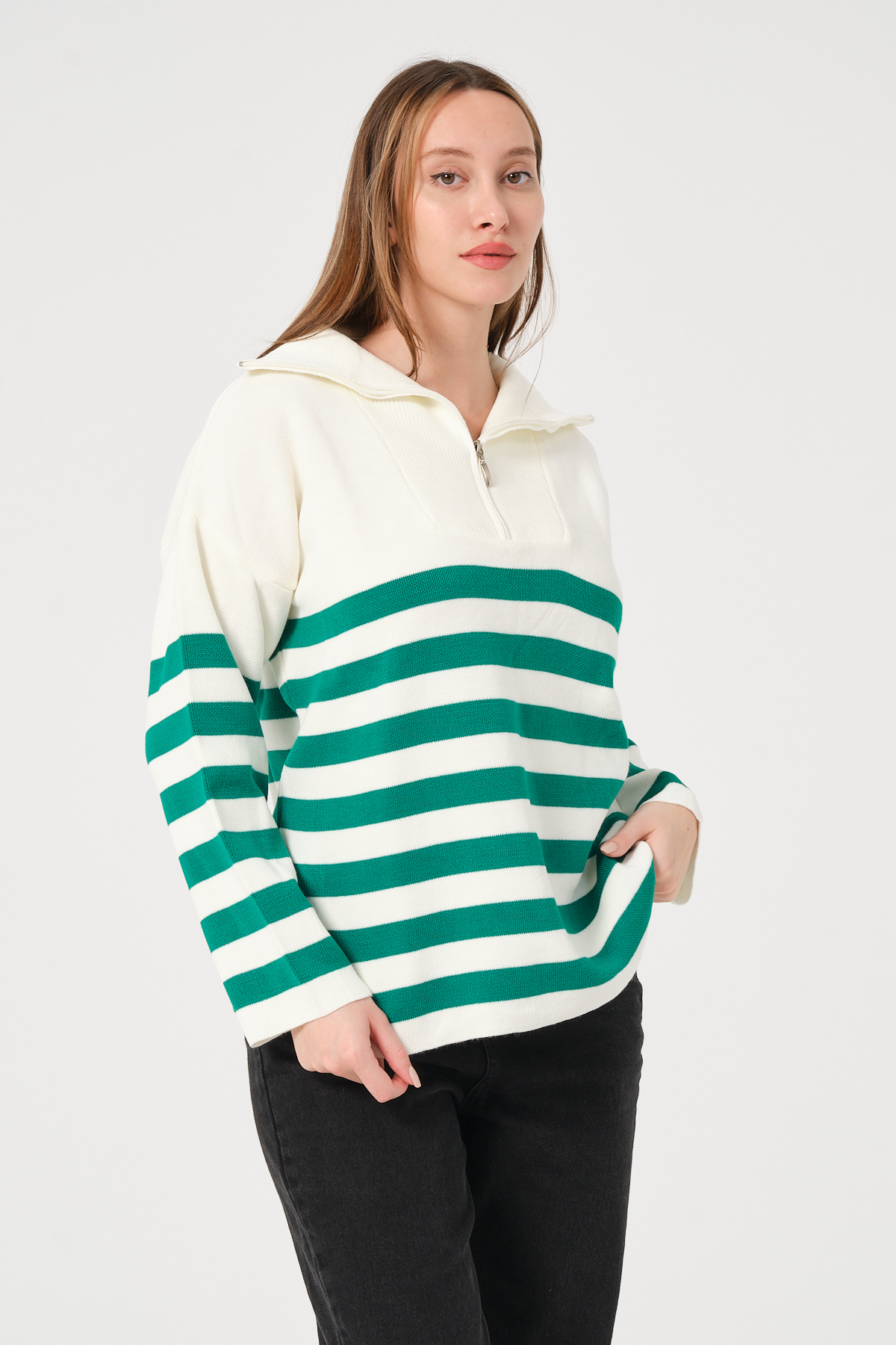 Kadın Kahverengi Ekru Çizgili Yakası Fermuarlı Rahat Kalıp Triko Kazak