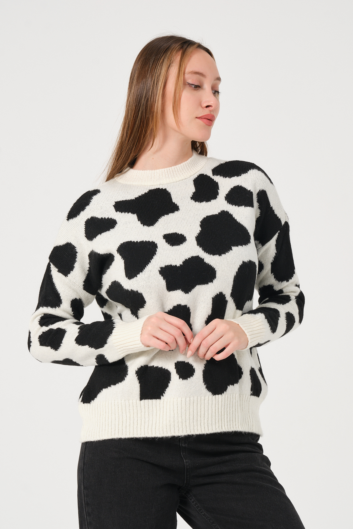 Kadın Siyah Ekru Dalmaçya Desenli Bisiklet Yaka Triko Kazak