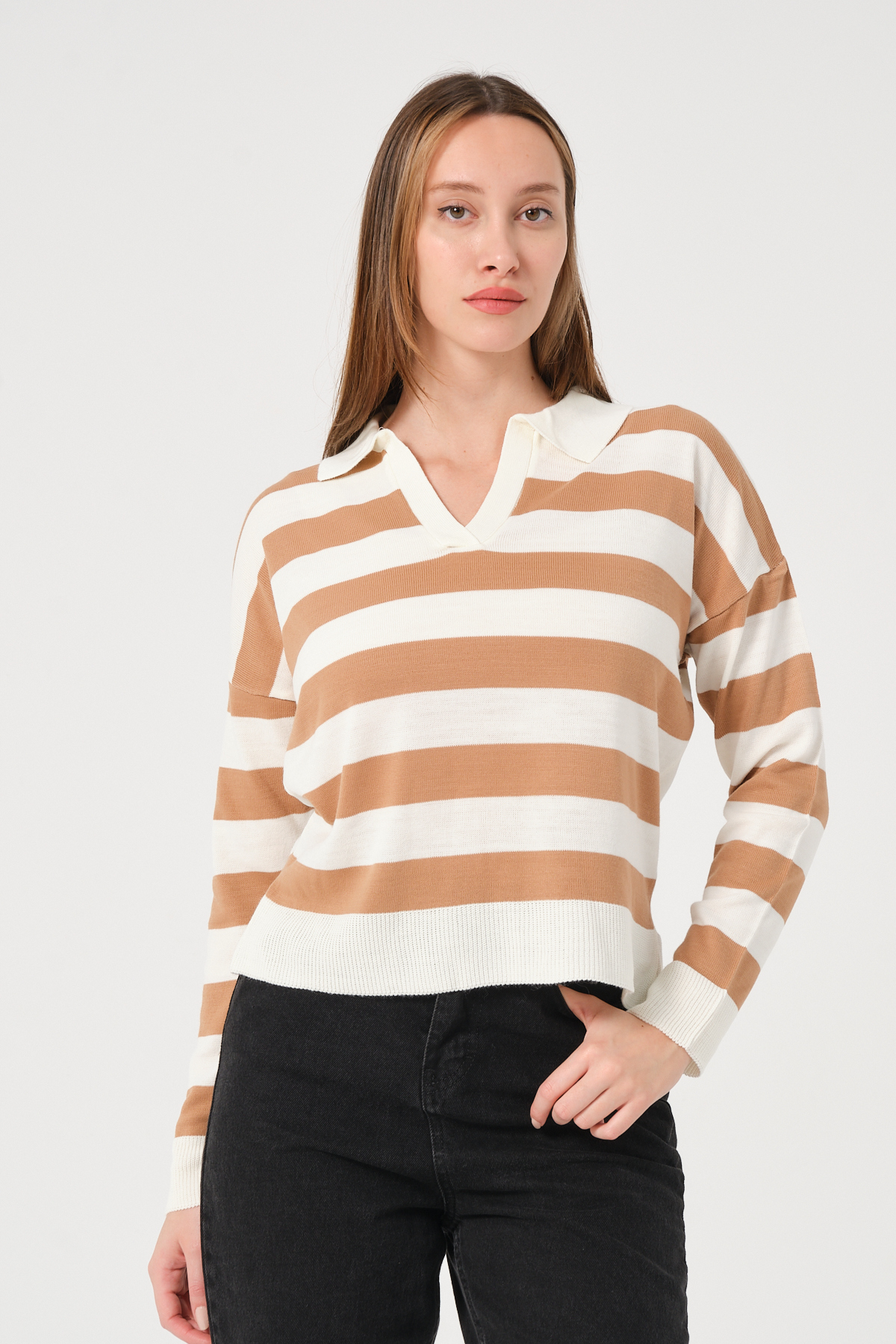 Kadın Pembe Ekru Çizgili Polo Yaka Triko Kazak