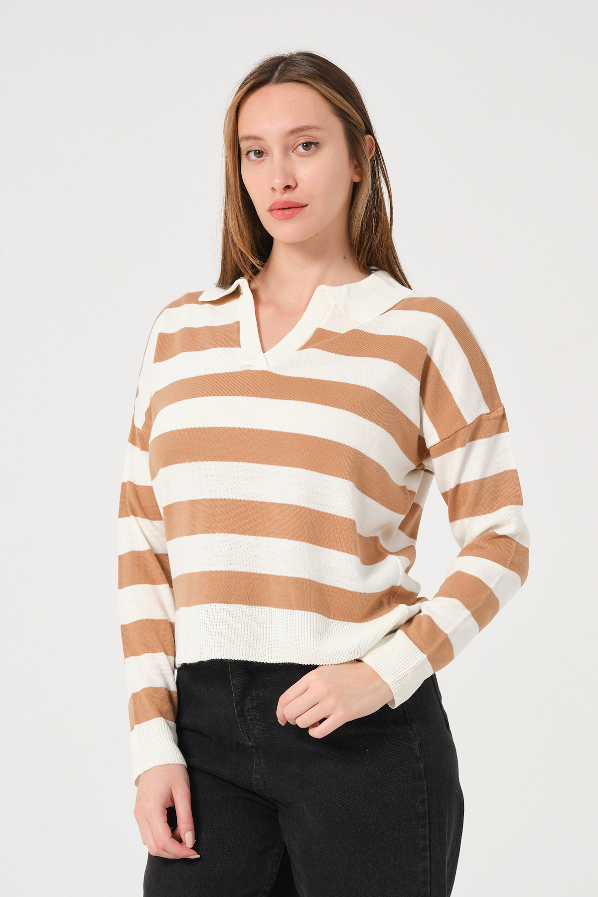 Kadın Pembe Ekru Çizgili Polo Yaka Triko Kazak