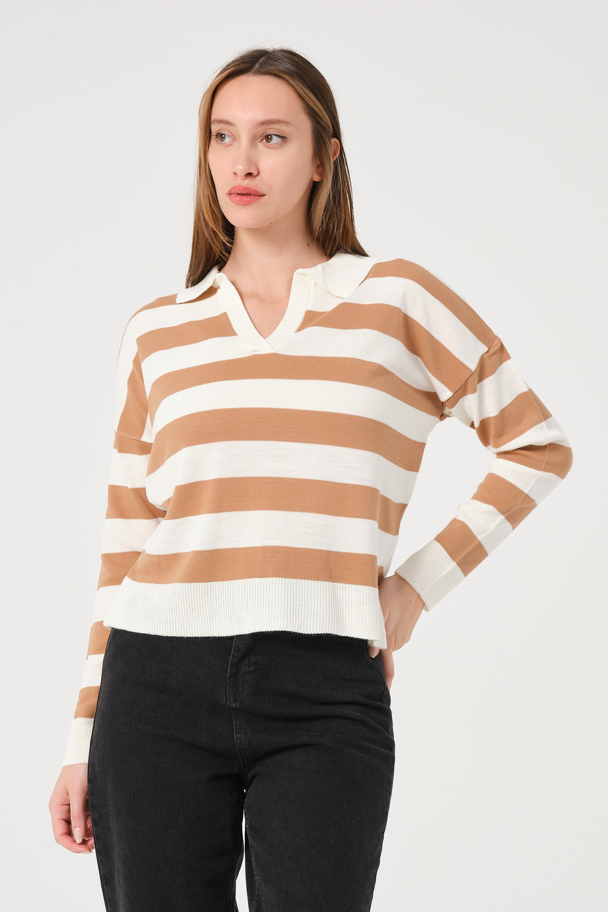 Kadın Pembe Ekru Çizgili Polo Yaka Triko Kazak