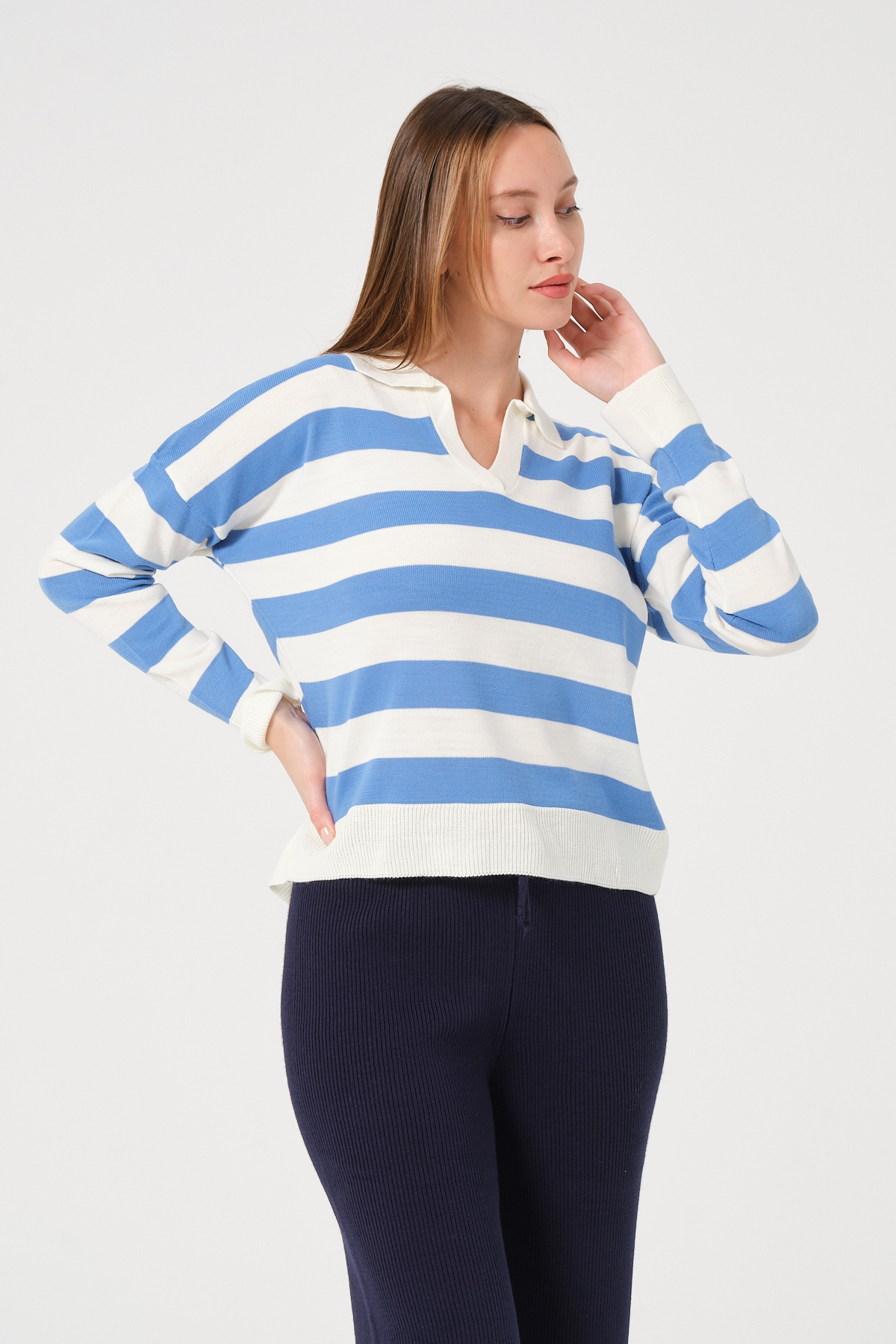 Kadın Pembe Ekru Çizgili Polo Yaka Triko Kazak