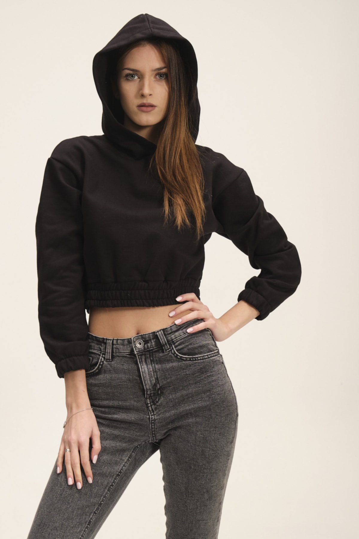 Kadın Beyaz Kapüşonlu Içi Polarlı Crop Sweatshirt