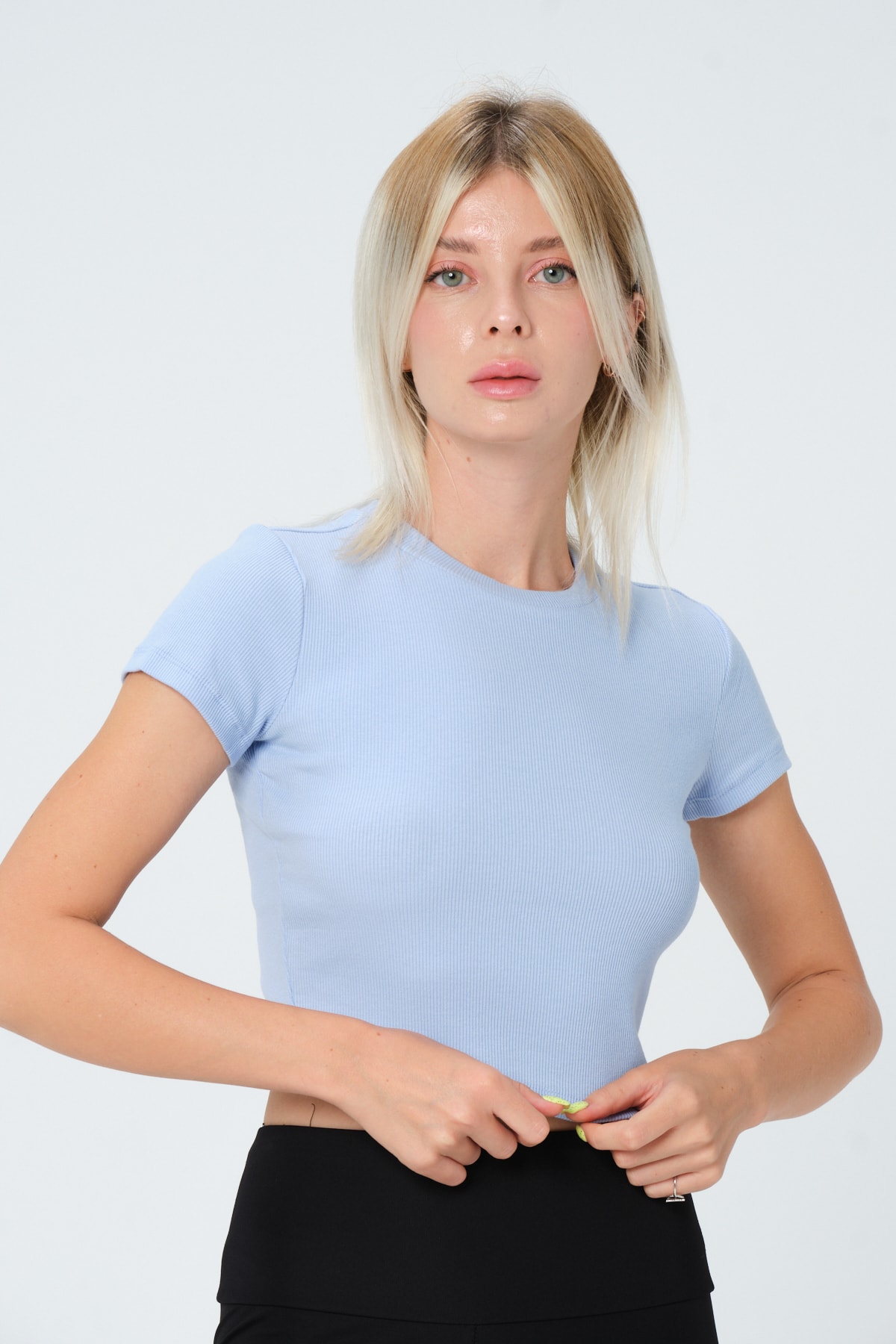 Kadın Bej Bisiklet Yaka Kısa Kollu Crop Basic Bluz