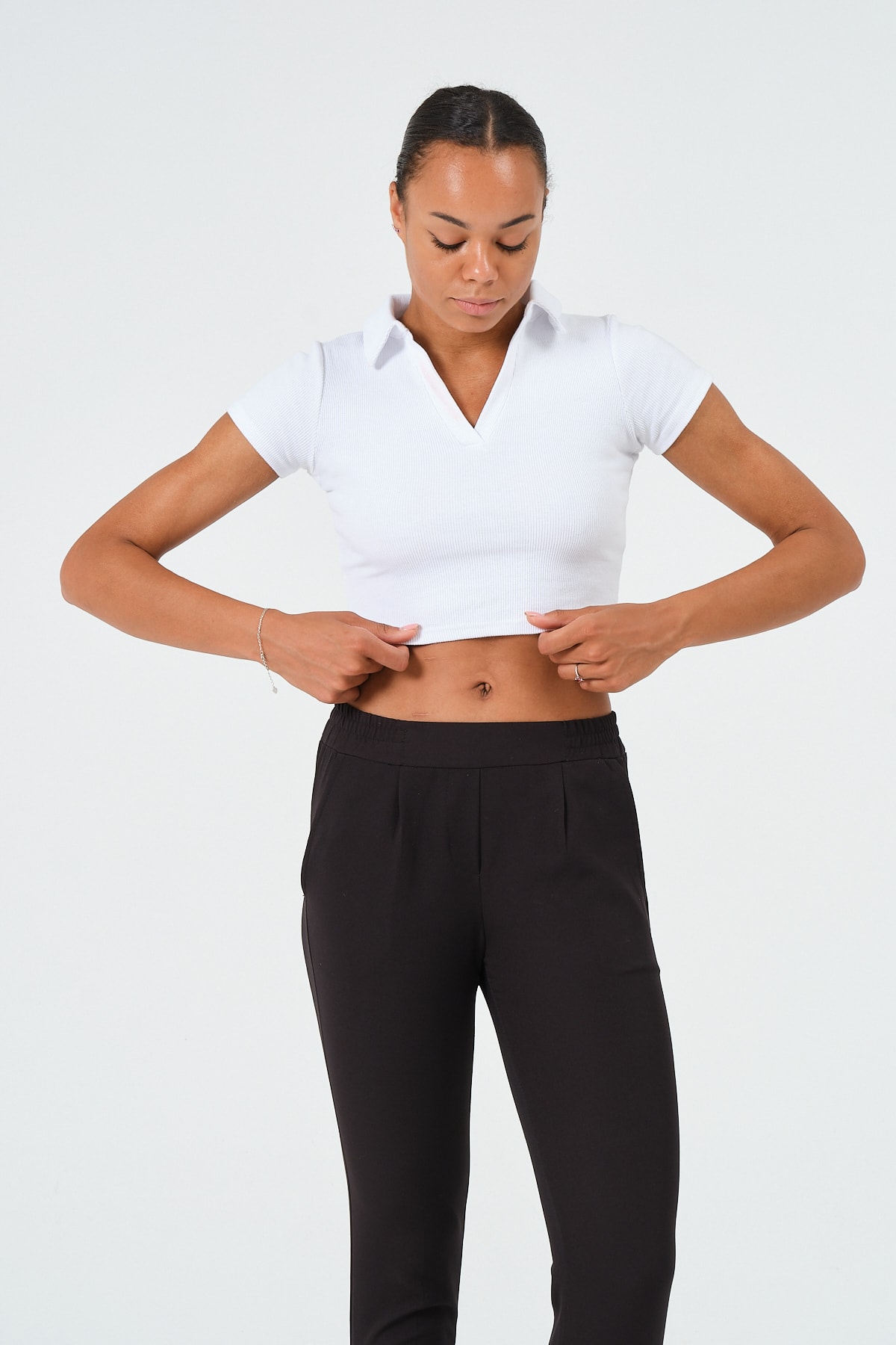 Kadın Beyaz Polo Yaka Kısa Kollu Crop T-Shirt