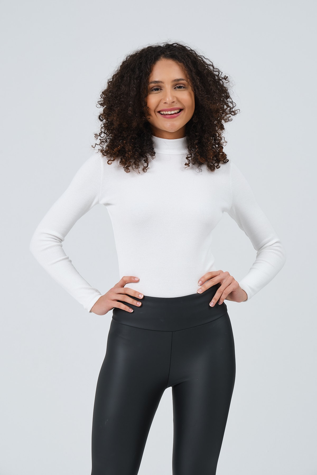 Kadın Beyaz Yarım Balıkçı Fitilli Tam Boy Örme Bluz