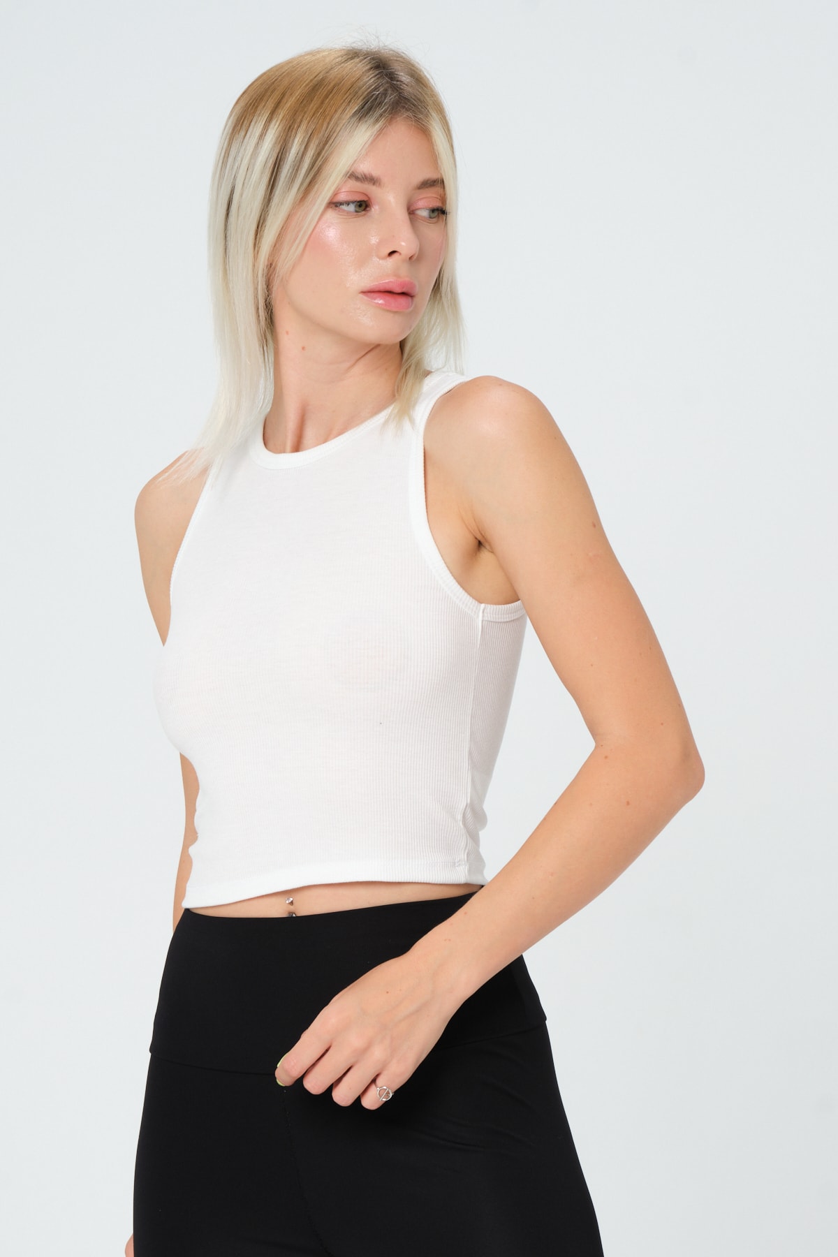 Kadın Beyaz Kolsuz Crop Bluz