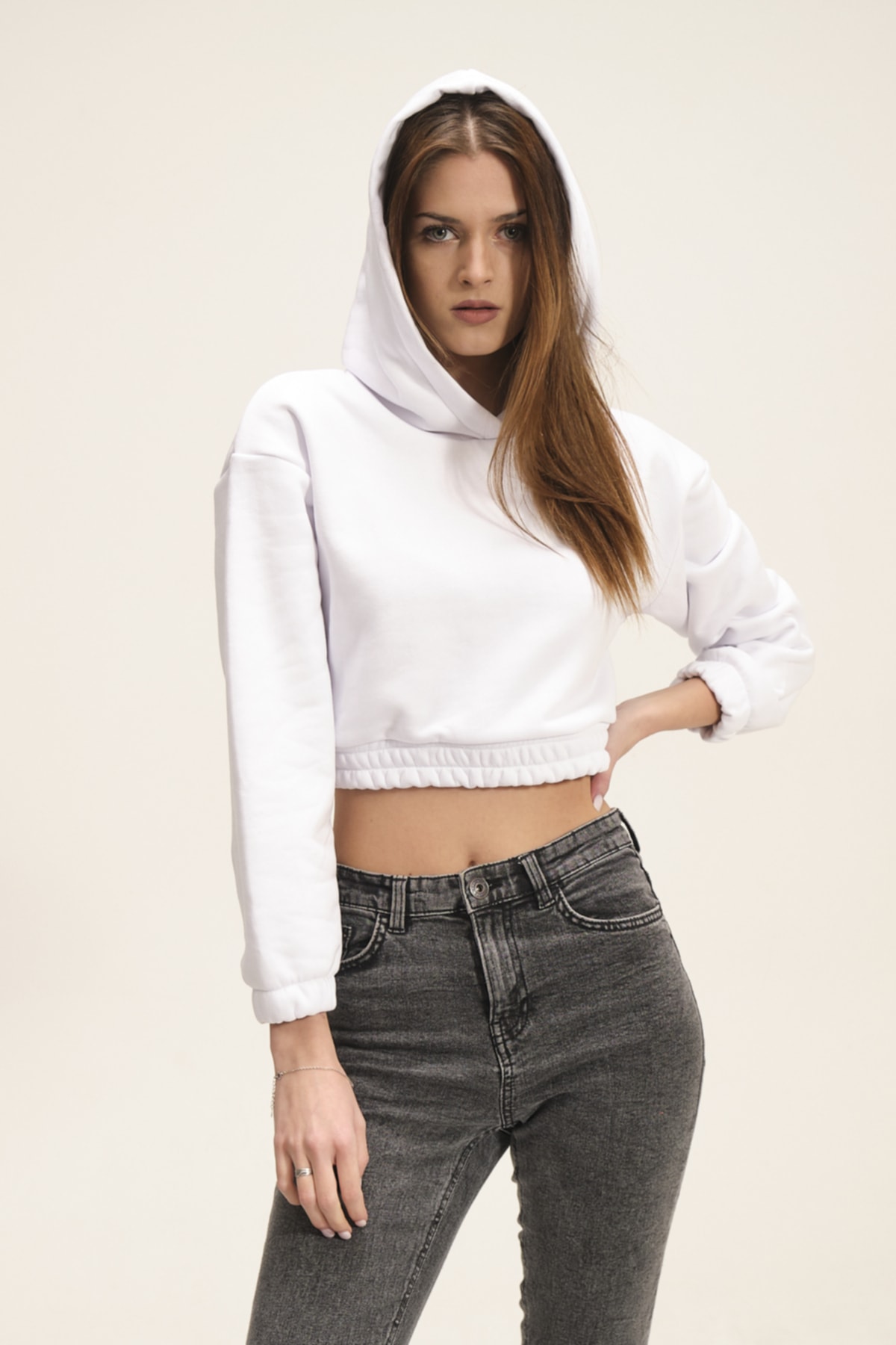 Kadın Beyaz Kapüşonlu Içi Polarlı Crop Sweatshirt
