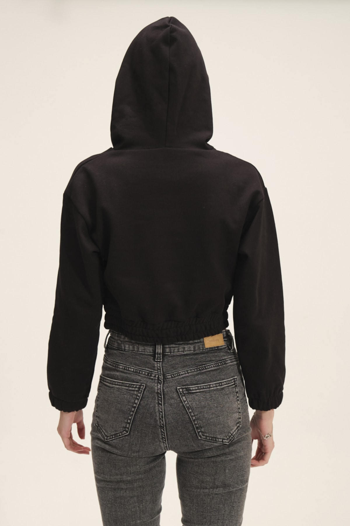 Kadın Beyaz Kapüşonlu Içi Polarlı Crop Sweatshirt