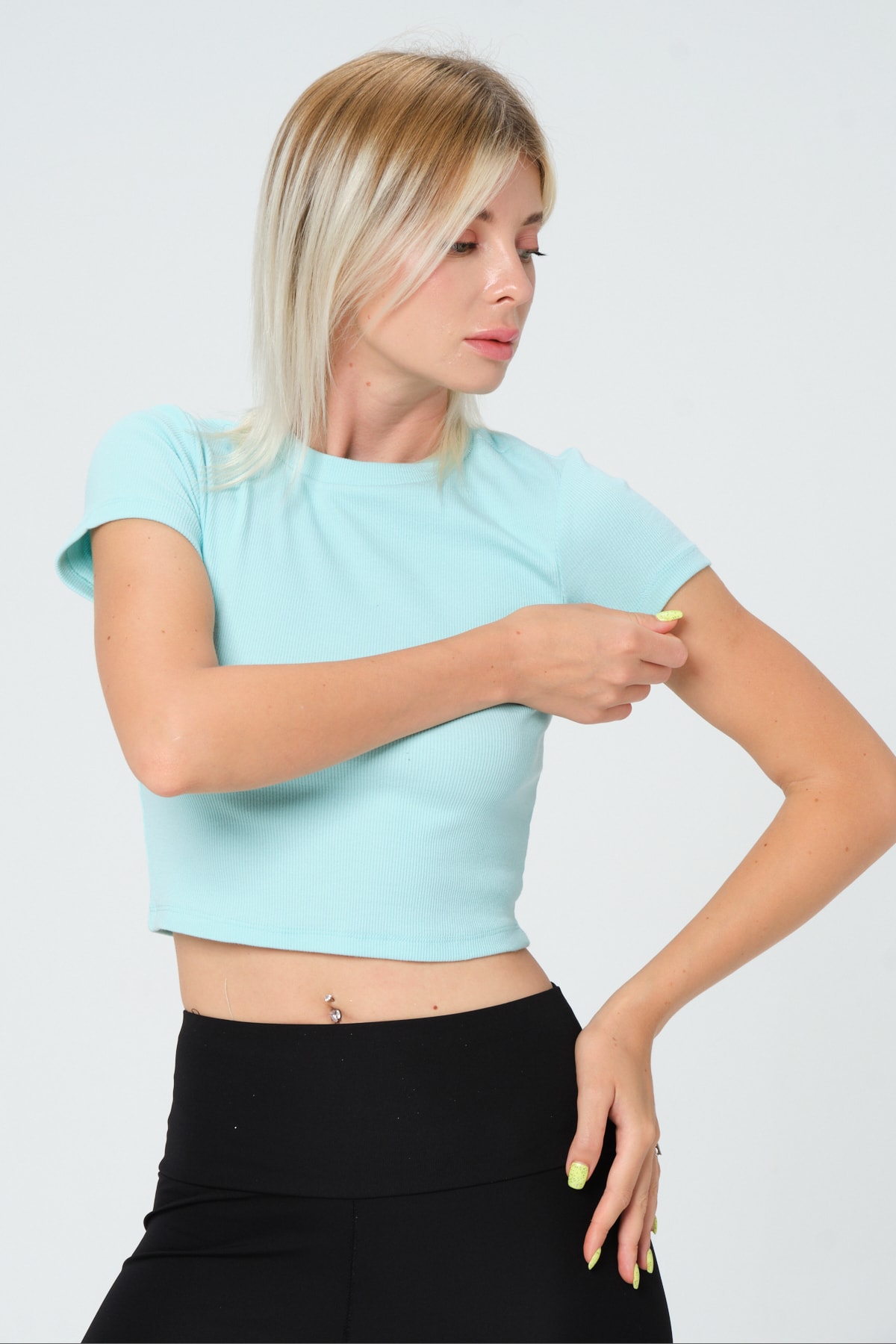 Kadın Bej Bisiklet Yaka Kısa Kollu Crop Basic Bluz