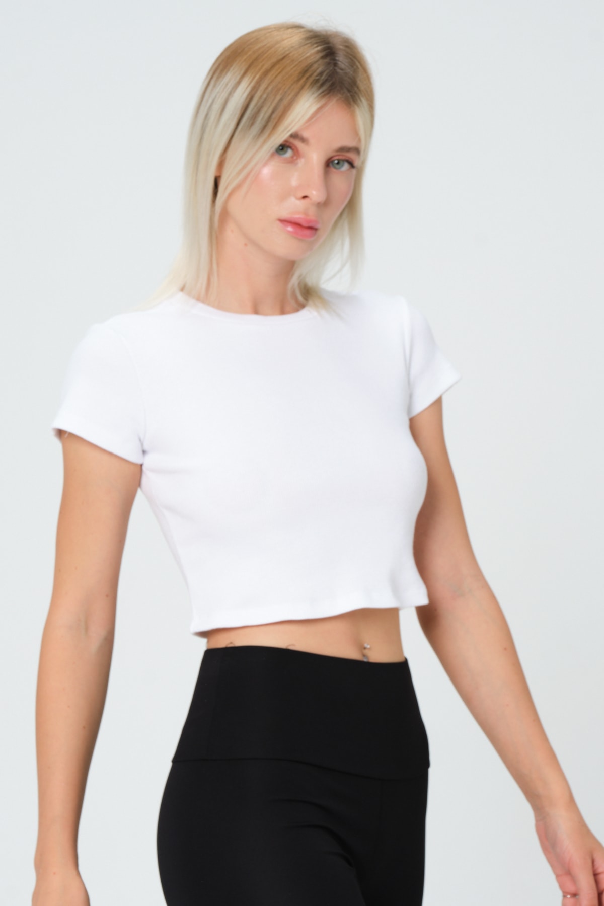 Kadın Bej Bisiklet Yaka Kısa Kollu Crop Basic Bluz