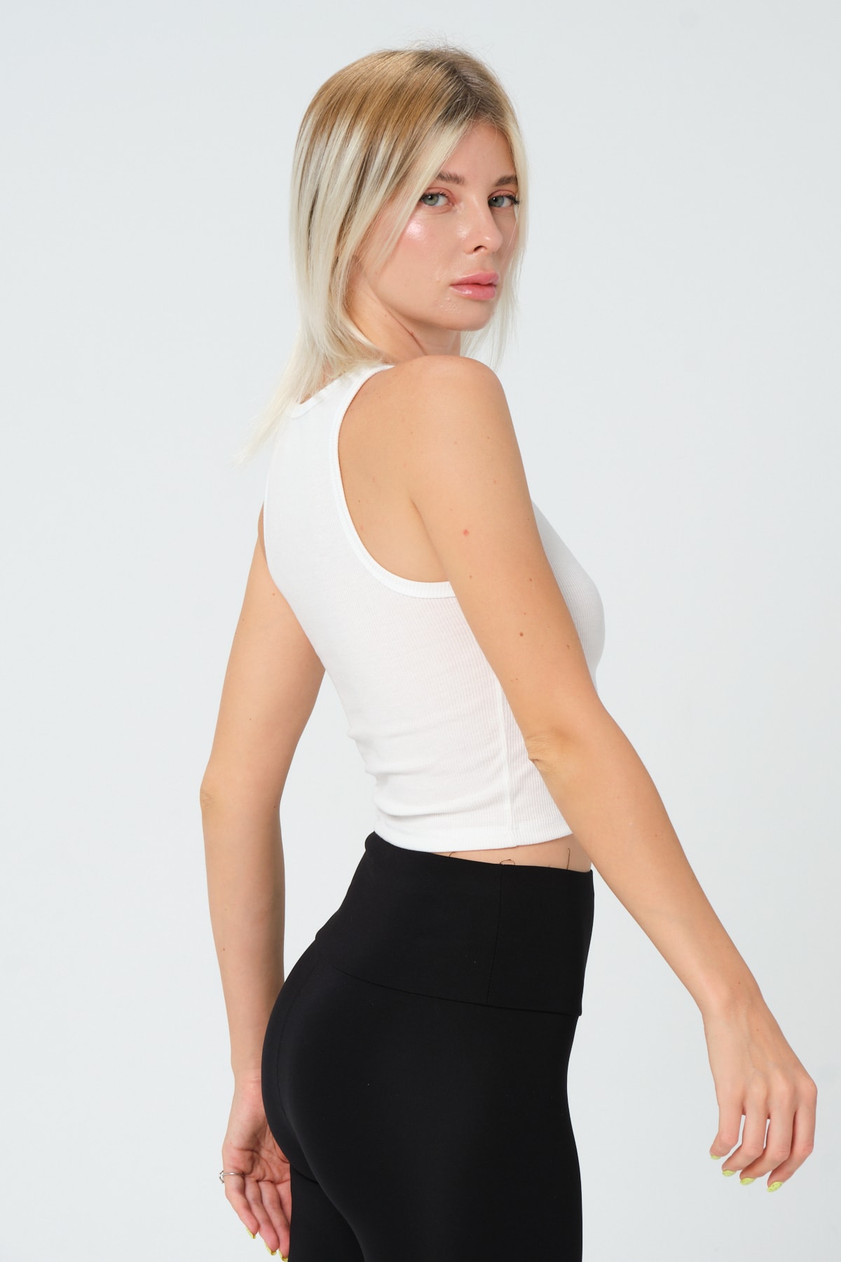 Kadın Beyaz Kolsuz Crop Bluz