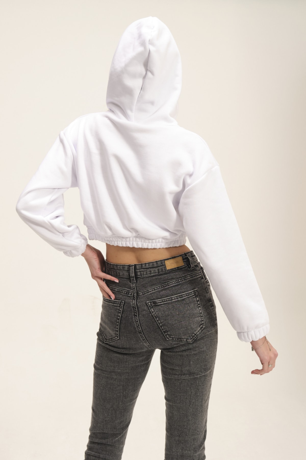 Kadın Beyaz Kapüşonlu Içi Polarlı Crop Sweatshirt