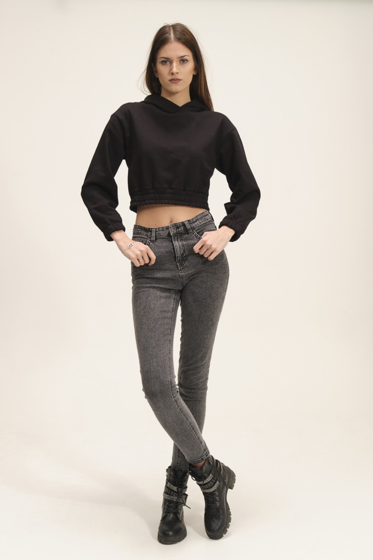 Kadın Beyaz Kapüşonlu Içi Polarlı Crop Sweatshirt