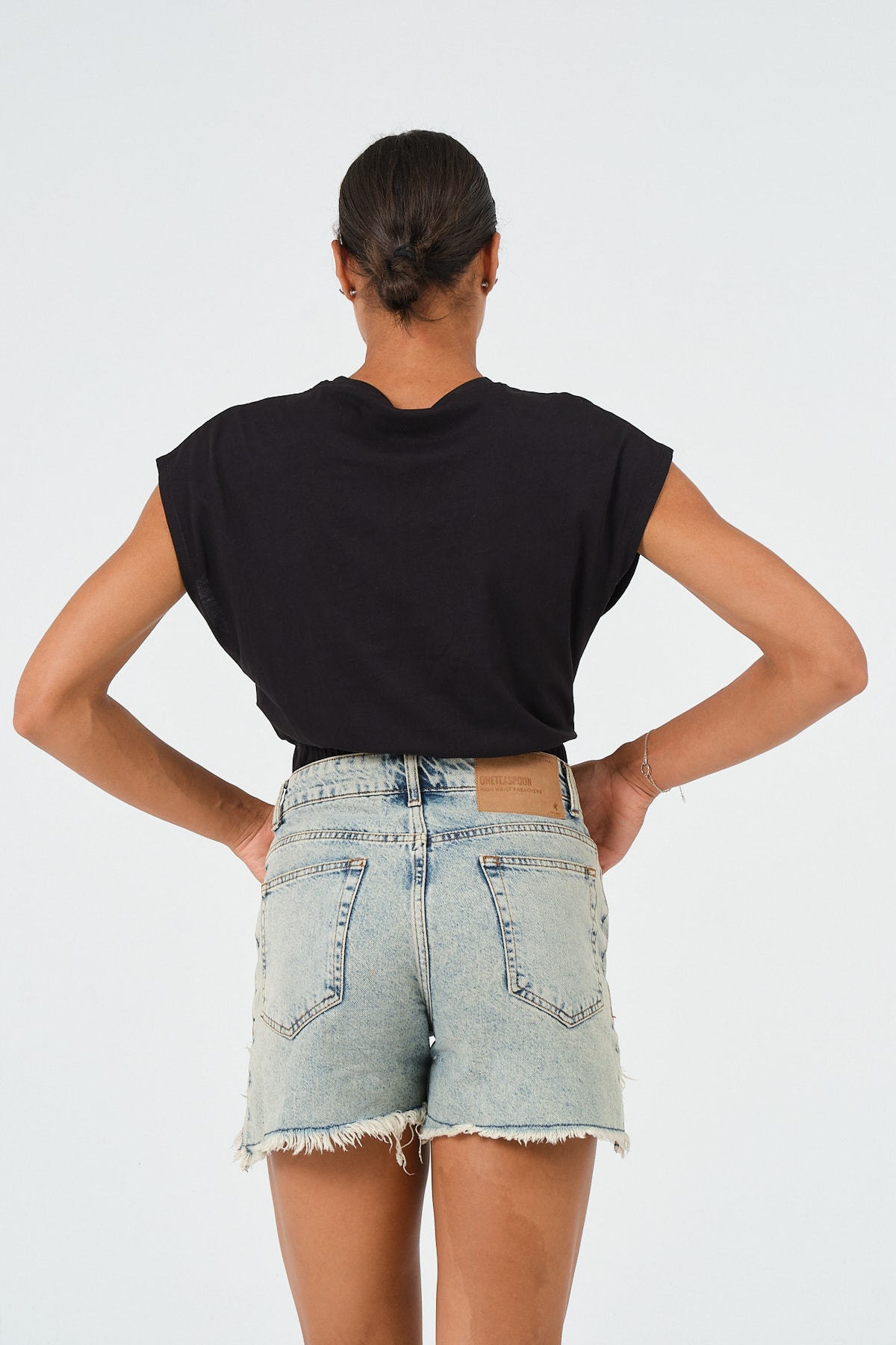 Kadın Siyah Beli Lastikli Crop Kolsuz T-Shirt