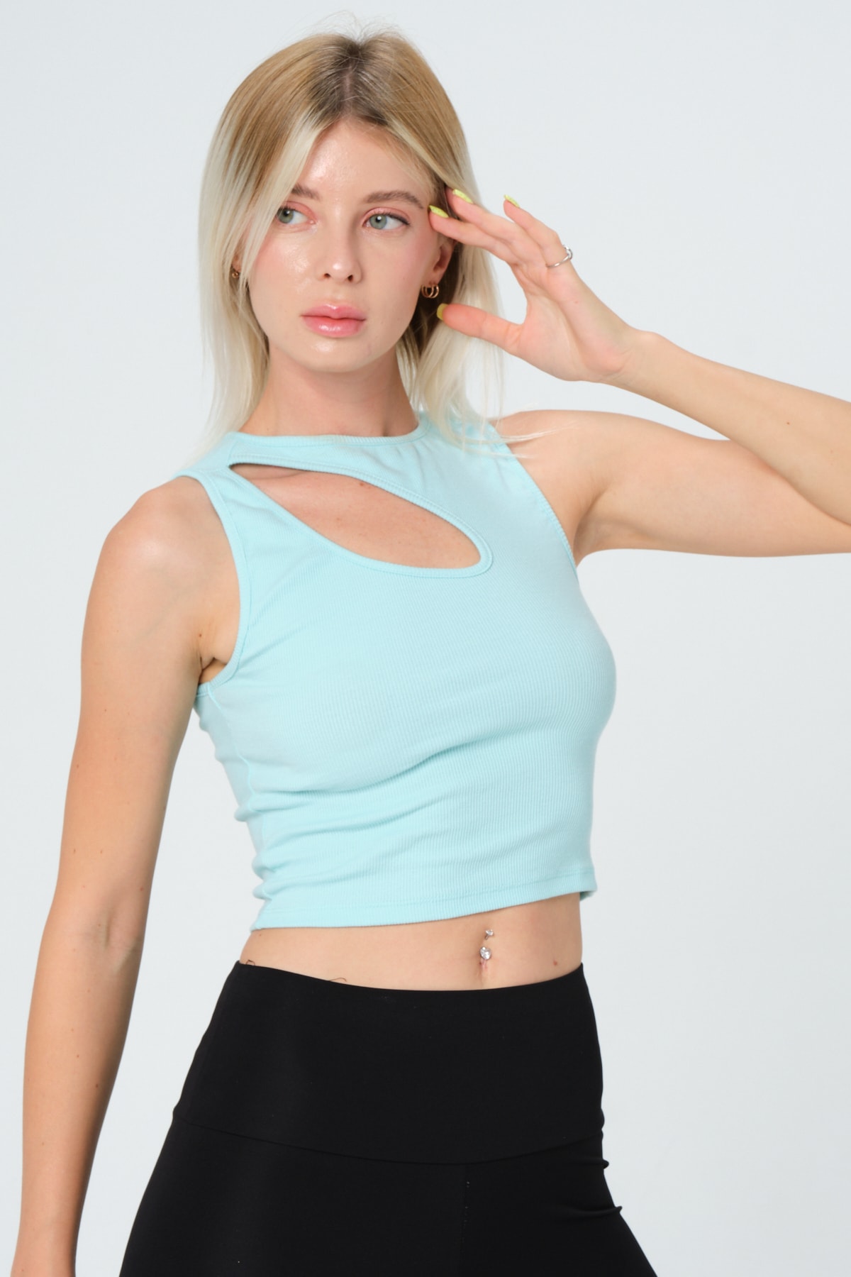 Kadın Kırmızı Yaka Detaylı Kolsuz Crop Örme Bluz