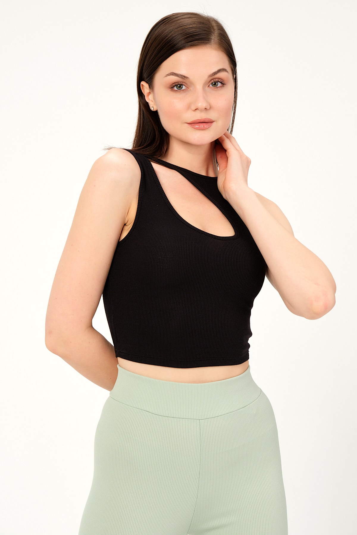 Kadın Kırmızı Yaka Detaylı Kolsuz Crop Örme Bluz