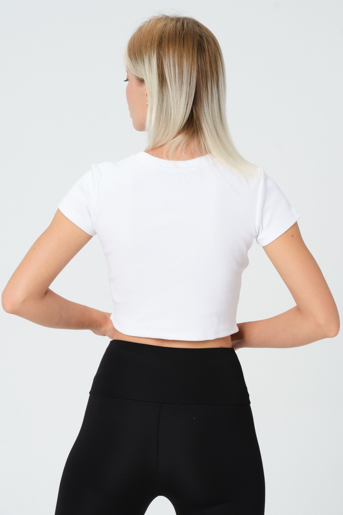 Kadın Bej Bisiklet Yaka Kısa Kollu Crop Basic Bluz