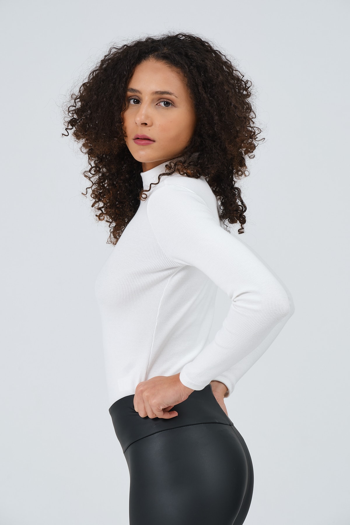 Kadın Beyaz Yarım Balıkçı Fitilli Tam Boy Örme Bluz