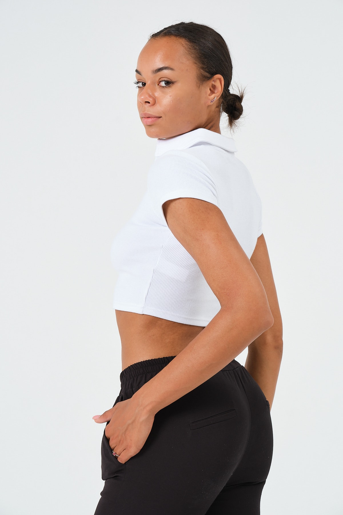 Kadın Beyaz Polo Yaka Kısa Kollu Crop T-Shirt