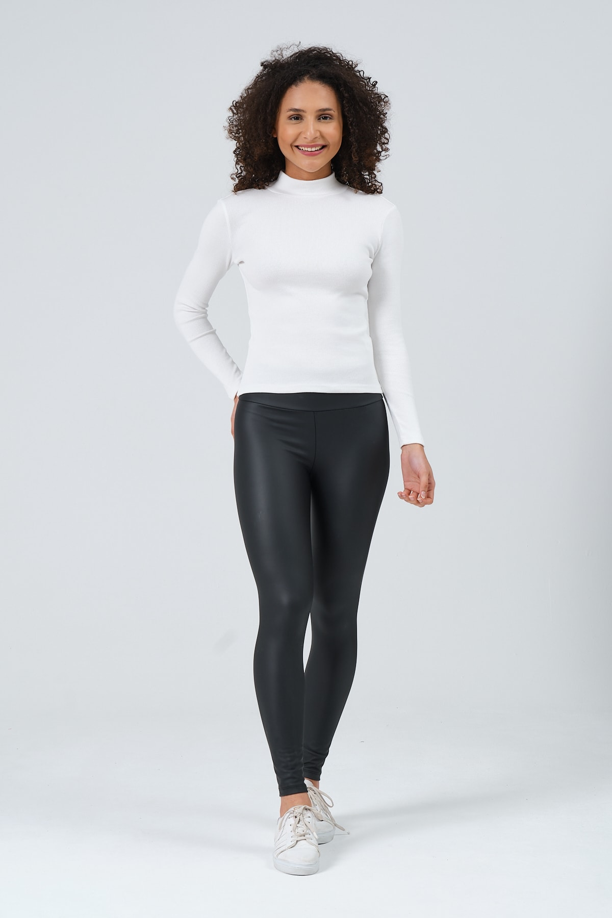 Kadın Beyaz Yarım Balıkçı Fitilli Tam Boy Örme Bluz