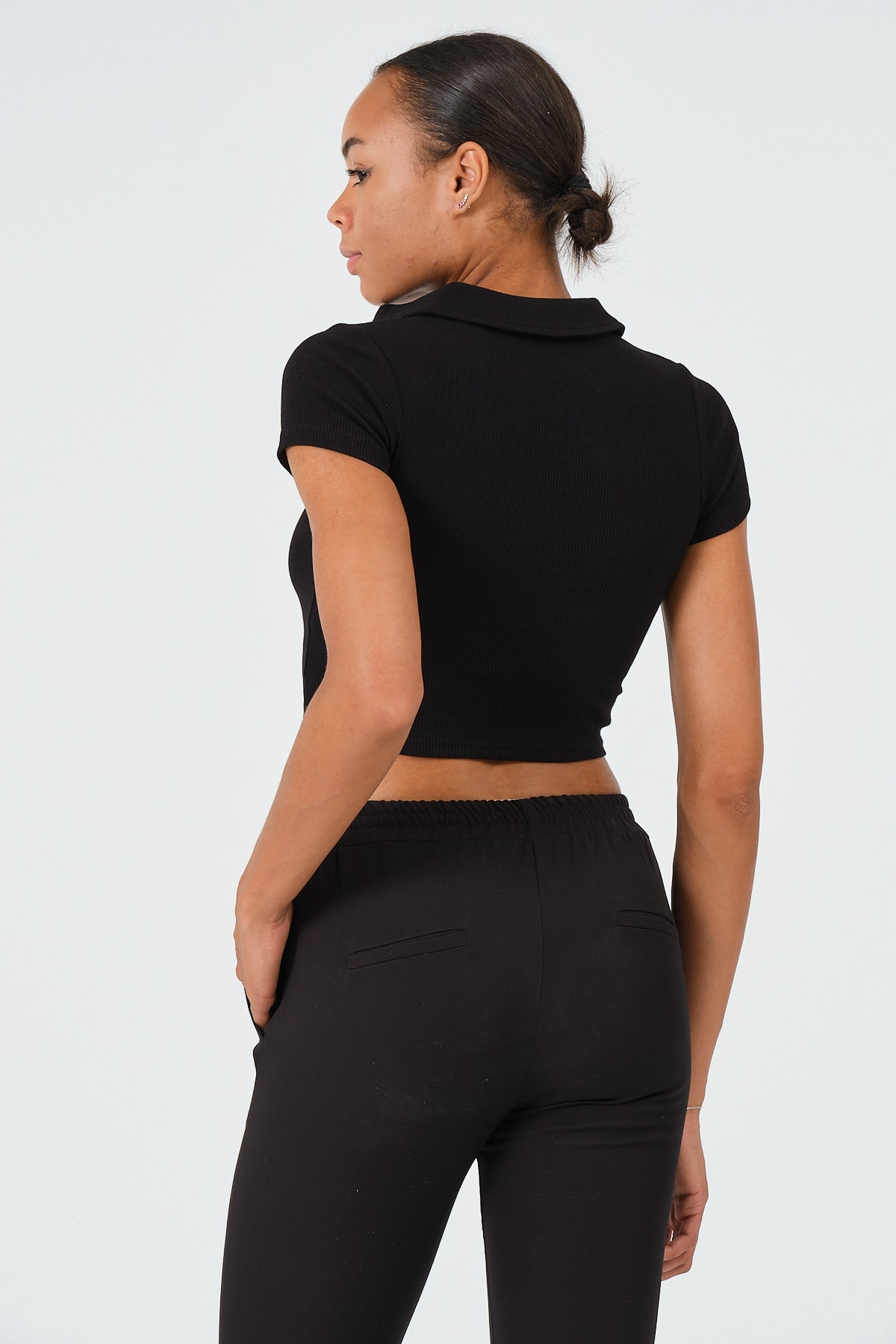 Kadın Beyaz Polo Yaka Kısa Kollu Crop T-Shirt