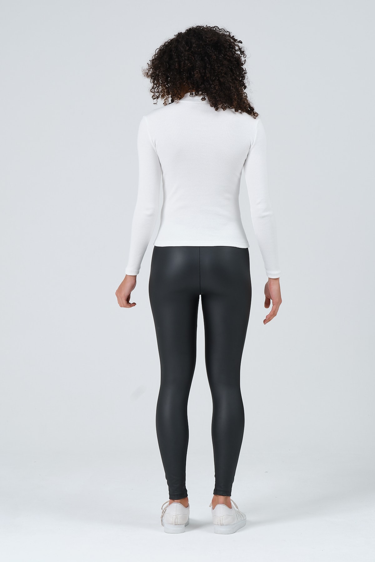 Kadın Beyaz Yarım Balıkçı Fitilli Tam Boy Örme Bluz